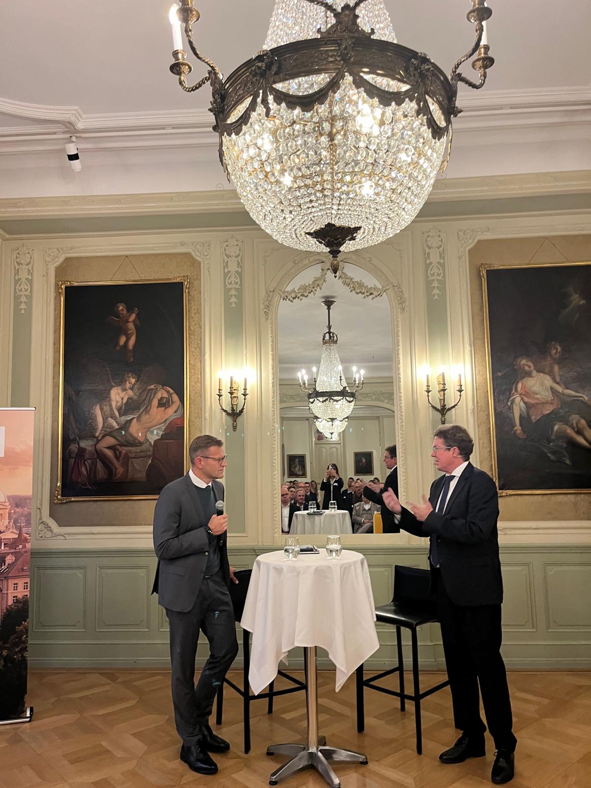 Bundesrat Albert Rösti beim Club Politique de Berne